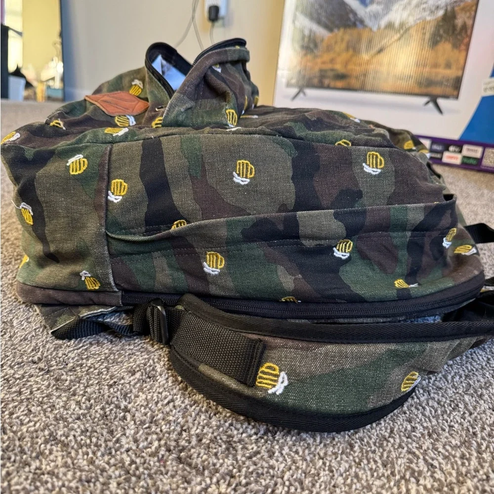Vans Green Camouflage Backpack with Beer Mug Design - Picture 8 of 12